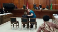Razman datangi Hotman Bareskrim Mulai Selidiki Laporan PN Jakut soal Razman Bikin Gaduh Sidang