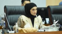 Wakil_Ketua_Komisi_XII_DPR_RI_Putri_Zulkifli_Hasan__saat_memimpin_Rapat_Dengar_Pendapat_Komisi_XII_D20250226085435 Dukung Pemerintah dalam Perdagangan Karbon, Demi Capai Target NDC Indonesia
