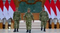 Prabowo Mengaku bangga didampingi SBY dan Jokowi turut saksikan Parade Senja