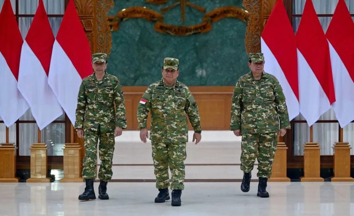 Prabowo Mengaku bangga didampingi SBY dan Jokowi turut saksikan Parade Senja