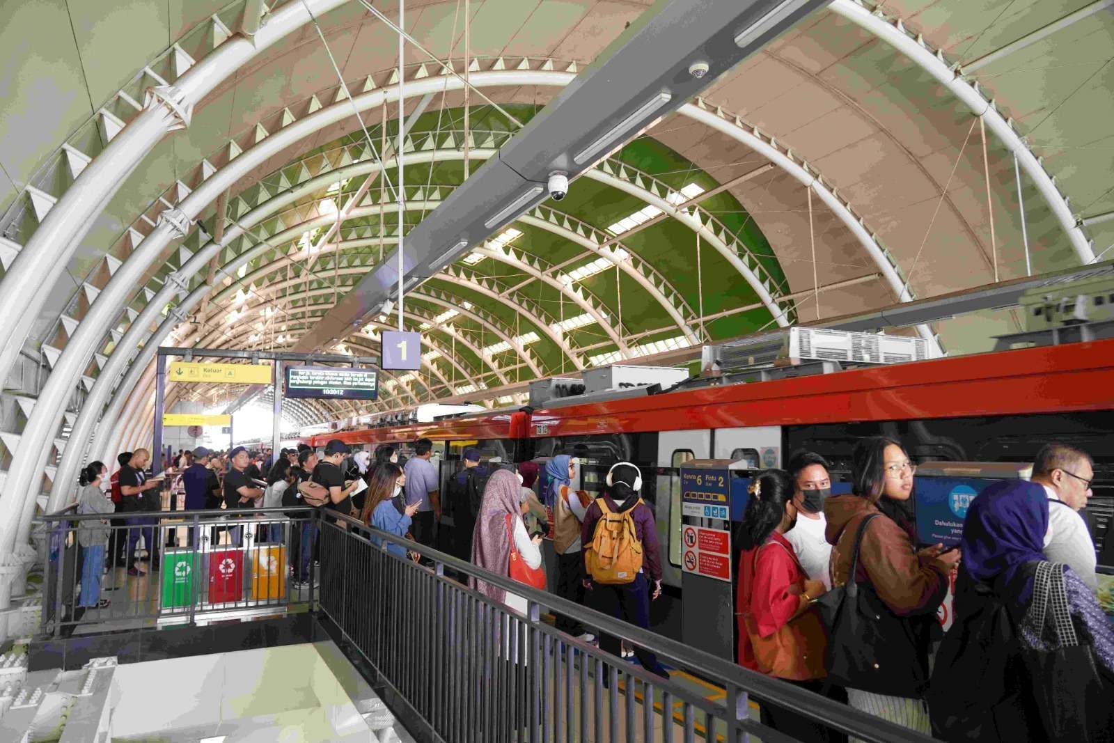 Sempat Terkendala Pengereman, LRT Jabodebek Sudah Kembali Normal
