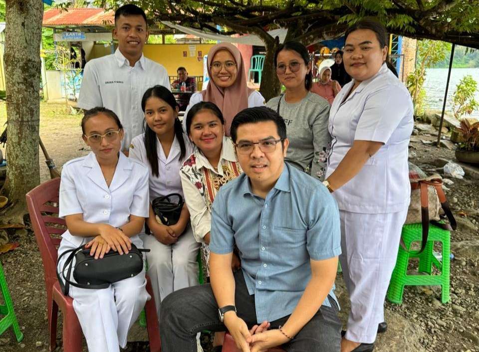 Anggota Komisi VII DPR RI Beri Pendamping THL Nakes Terkena PHK