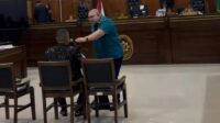 hotman-paris-vs-razman-nasution-ricuh-di-sidang-doktangkapan-layar-video-ig-hotman-paris_169 Hari ini Sidang Lanjutan Kasus Razman Akan Digelar , Hotman Paris Jadi Saksi
