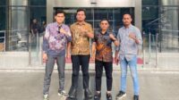 Para aktivis anti-kprupsi tergabung dalam Corruption Watch Center (CWC) usai menyambangi Komisi Pemberantasan Korupsi (KPK), Senin (10/2/2025) Para aktivis anti-kprupsi tergabung dalam Corruption Watch Center (CWC) usai menyambangi Komisi Pemberantasan Korupsi (KPK), Senin (10/2/2025)