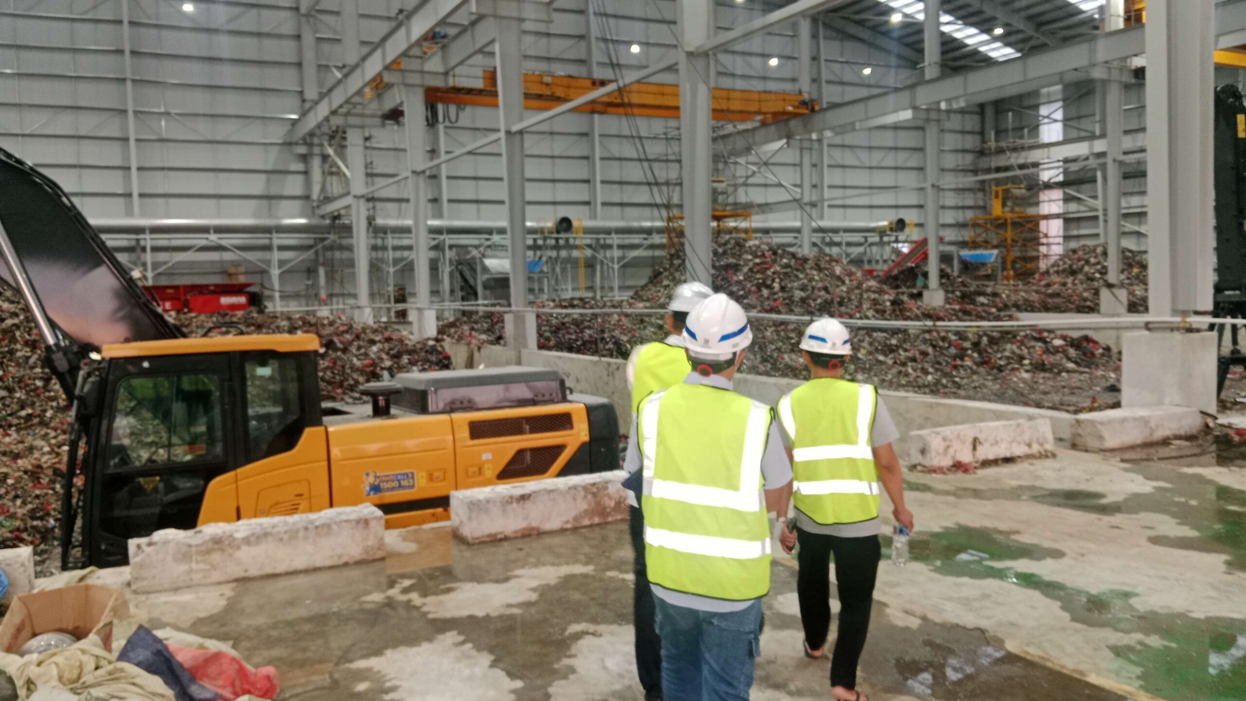 Protes Warga, Pengolahan Sampah di Rorotan Dihentikan Sementara