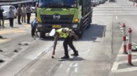 olah-tkp-kecelakaan-maut-di-gt-ciawi-sholihindetikcom-2_169 Ternyata Ini Alasan Polisi Belum Tahan Sopir Truk Pemicu Laka GT Ciawi