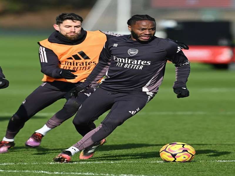 Pelatih Arsenal Enggan Meremehkan Tim Asuhan Van Nistelrooy