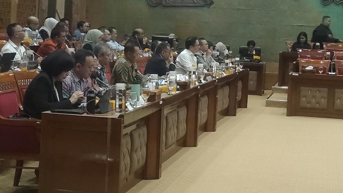 Bahas Anggaran, Rapat Perdana Komisi X dan Mendikti Brian Digelar Tertutup