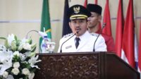 Bupati Bekasi, Jawa Barat Ade Kuswara Kunang saat berpidato di Bekasi, Jawa Barat, Kamis (20/2/2025)