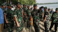 Panglima TNI Buka Aksi Bersih Pantai di Delapan Pantai