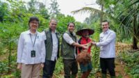 52c9433b-43f4-45b6-a40a-bcd900efb6e4_1.jpeg Menhut pastikan seluruh petani hutan dapat pupuk dan CPCL