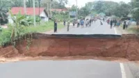 Jalan Lintas Sumatera Jambi-Padang Lumpuh Total