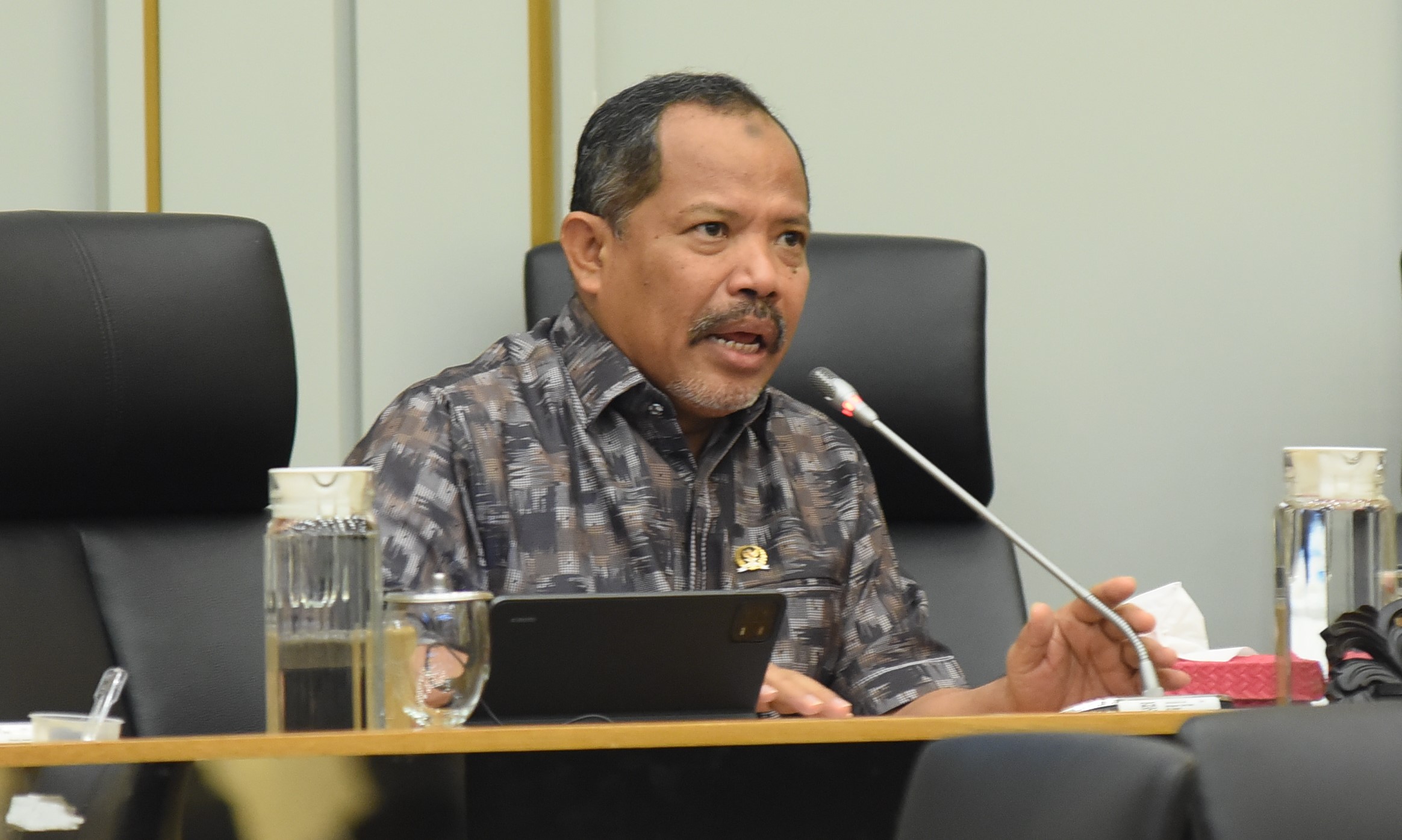 Johan Rosihan: Tinjau Ulang Kebijakan Larangan Ekspor Mineral Konsentrat PT Amman Mineral