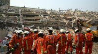 Tim SAR China selamatkan ibu hamil yang jadi korban gempa Di Myanmar ,Korban Tewas Sudah Mencapai 1.700 Orang