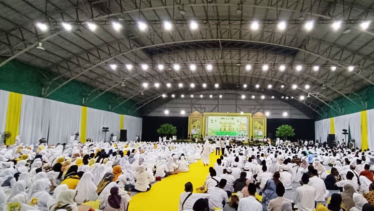 Ribuan Relawan Adies Kadir Bersalawat di Sidoarjo