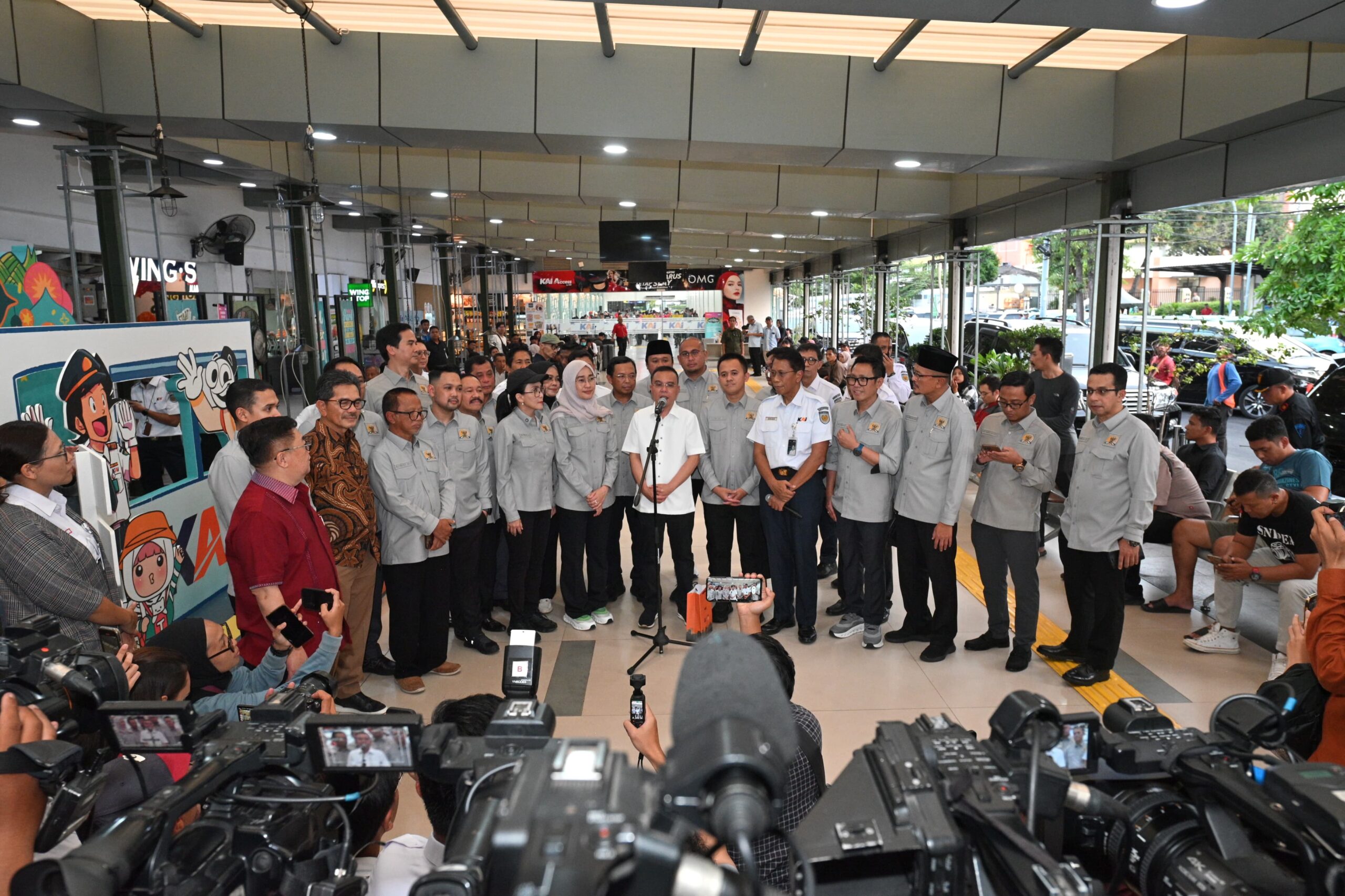 Sidak Stasiun Pasar Senen, DPR RI Apresiasi Kesiapan KAI dan INKA Hadapi Mudik Lebaran