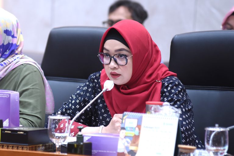 Banjir PHK Jelang Idulfitri, Komisi IX Dorong Pemenuhan Hak Pekerja Termasuk THR