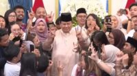 Prabowo belajar gerakan "velocity" bersama wartawan saat open house