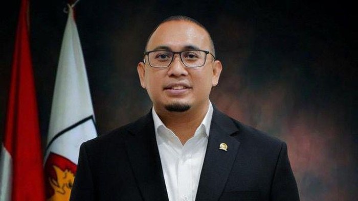 Andre Rosiade: Hanya di Era Prabowo Tiket Pesawat Turun saat Lebaran