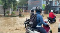 Lalu Lintas Jalan Ahmad Yani Bekasi Macet Parah Akibat Banjir