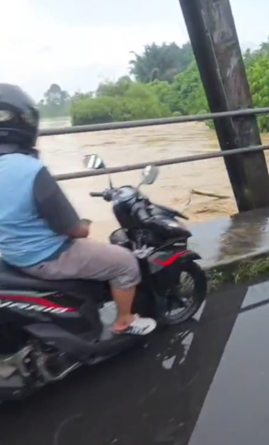 Hujan Semalam, Kali Bekasi Penuh dan Villa Nusa Indah Bekasi Terendam Banjir