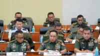 Komisi I DPR Rapat Bahas RUU TNI hingga Malam di Hotel Kawasam Jakpus