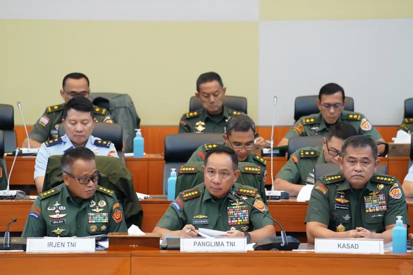 Komisi I DPR Rapat Bahas RUU TNI hingga Malam di Hotel Kawasam Jakpus