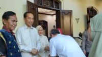 Presiden Ke 7 , Jokowi ikuti Salat Id di Graha Saba Buana