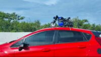 Ada - ada saja,  Mobil Pemudik Angkut Motor di Atap