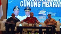 Buku 'Cahaya Fajar dari Balik Gunung Mbaham', Membangun Papua dengan Hati