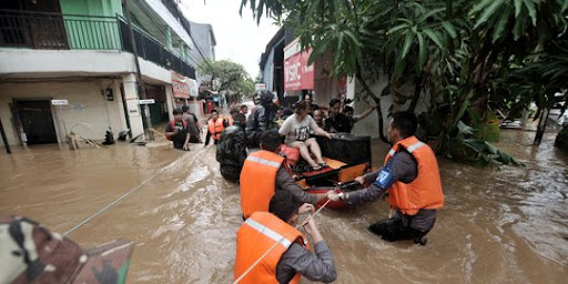 Titik Banjir Jakarta Tambah Jadi 105 RT, Ada Tinggi Air Hampir 5 Meter