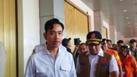 Wapres Gibran Tinjau Pengungsian Banjir Pondok Gede Permai Bekasi