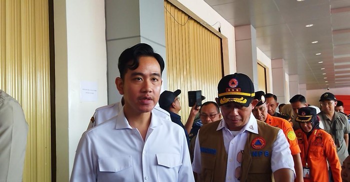 Wapres Gibran Tinjau Pengungsian Banjir Pondok Gede Permai Bekasi