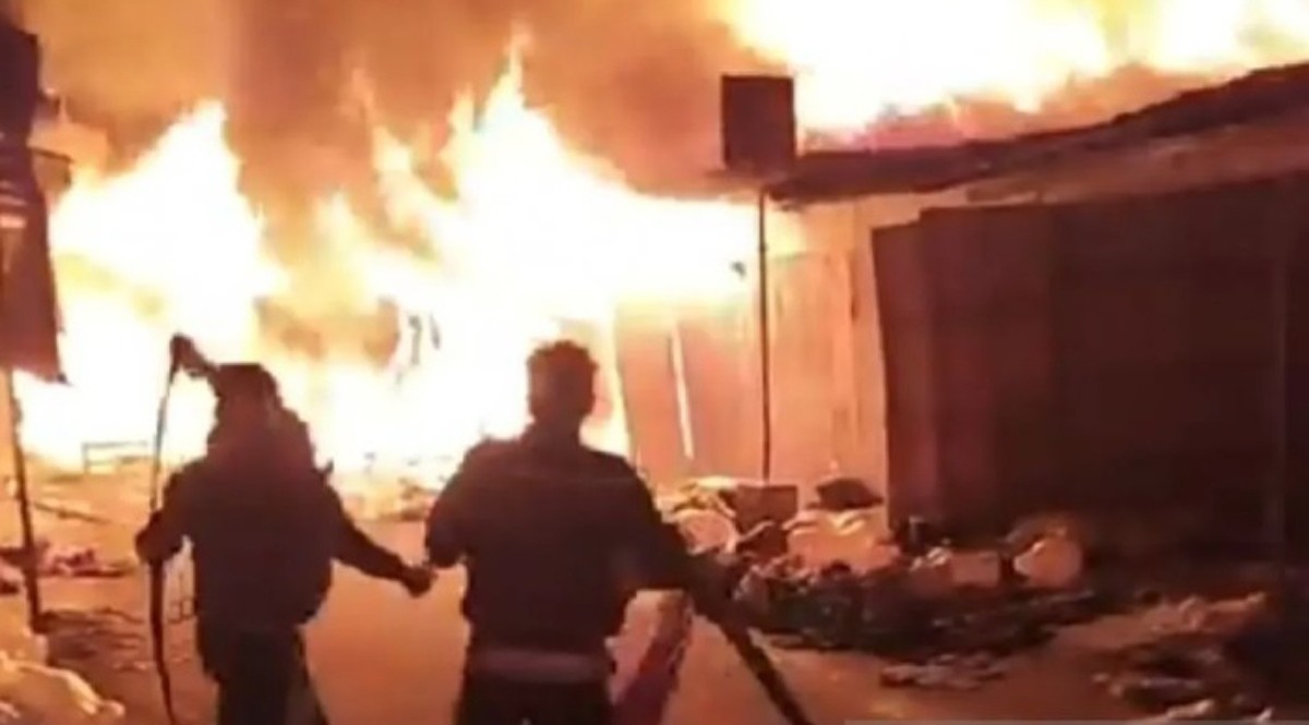 Ratusan Kios Pedagang Pakaian Bekas di Tanjungbalai Hangus , Ternyata  Dibakar Oleh Sepasang Suami Istri