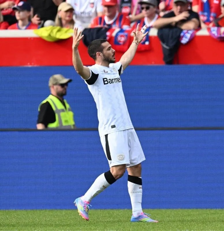 Gol Buendia pelihara asa Leverkusen pertahankan gelar