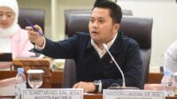 Anggota_Badan_Aspirasi_Masyarakat_(BAM)_DPR_RI_Slamet_Ariyadi_saat_mendengarkan_aspirasi_dari_Dewan_20250423205534 Butuh Regulasi Komprehensif Lindungi Kesejahteraan Ojek Online