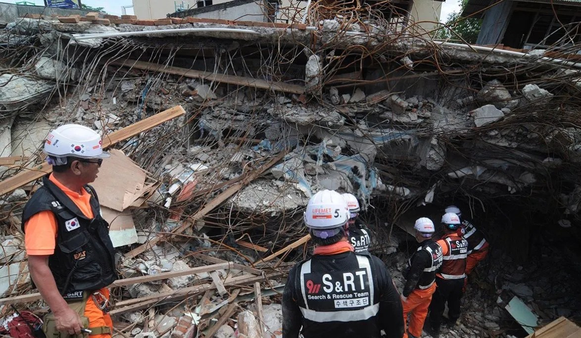 Pencarian pekerja hilang di lokasi konstruksi runtuh Seoul dilanjutkan