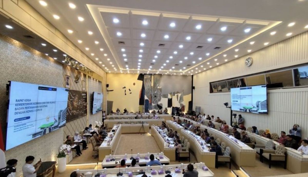 Rapat dengan Kementerian ATR/BPN, Komisi II Tekankan Penegakan Hukum Pertanahan