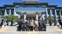 Wakil_Ketua_Komisi_I_DPR_RI_Dave_Akbarshah_Fikarno_Laksono_bersama_tim_saat_Kunjungan_Kerja_Komisi_I20250427180839 Panja Keamanan Laut Komisi I Tinjau Kondisi Armada dan Personel Lantamal VII Kupang