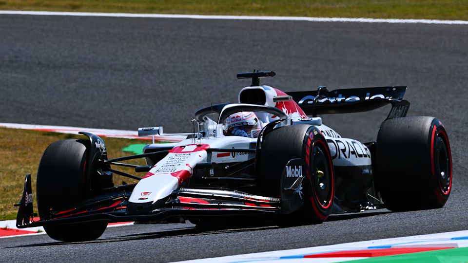 Verstappen Akui Banyak Masalah di RB21 di Suzuka