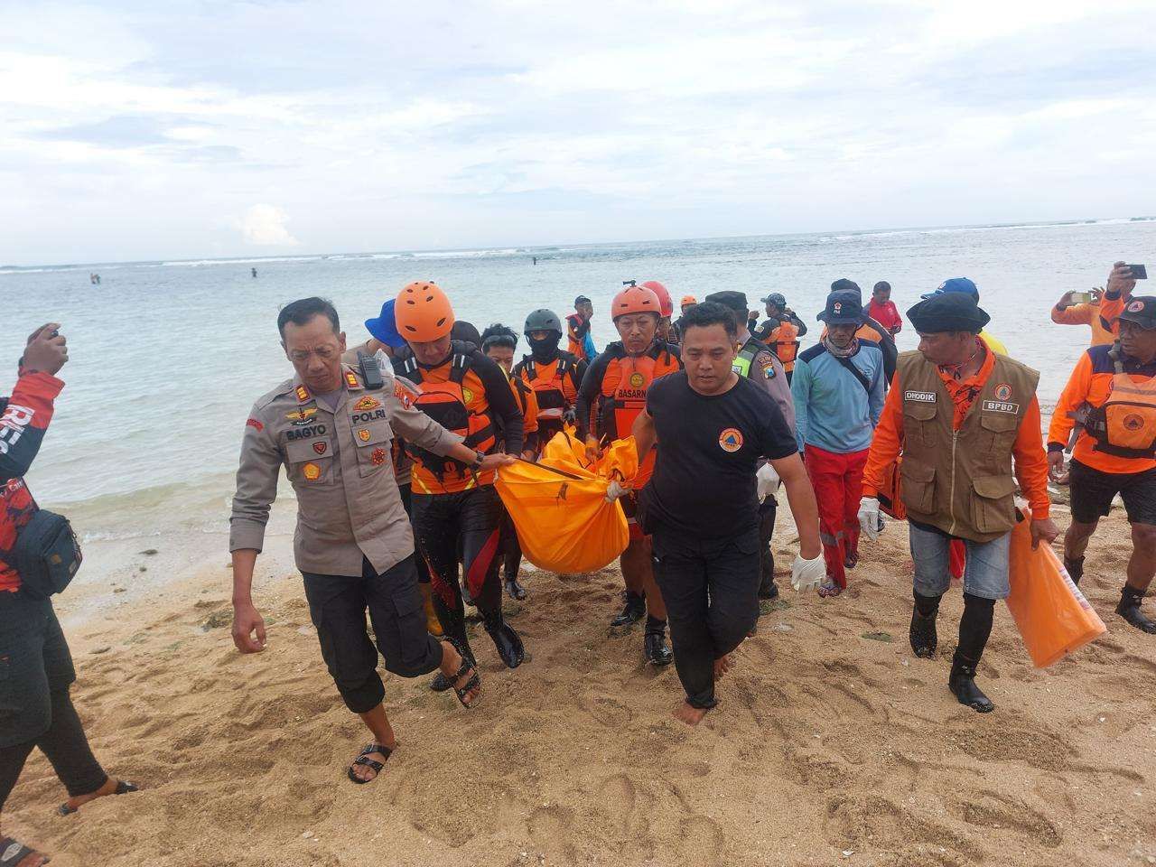 Tiga Santri yang Terseret Ombak Balekambang Ditemukan Meninggal