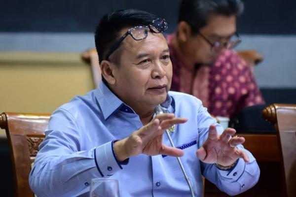 TB Hasanuddin : Penempatan TNI di Kejaksaan Harus Bersifat Temporer