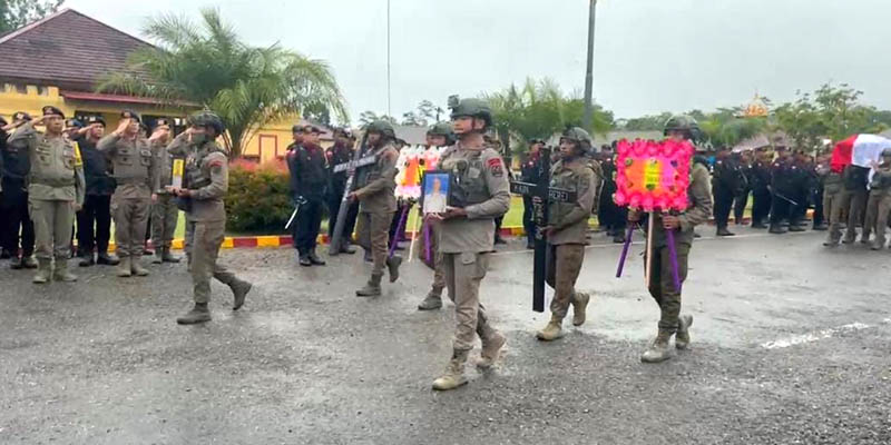Dua Jenazah Anggota Polri yang Ditembak KKB Diserahkan kepada Keluarga