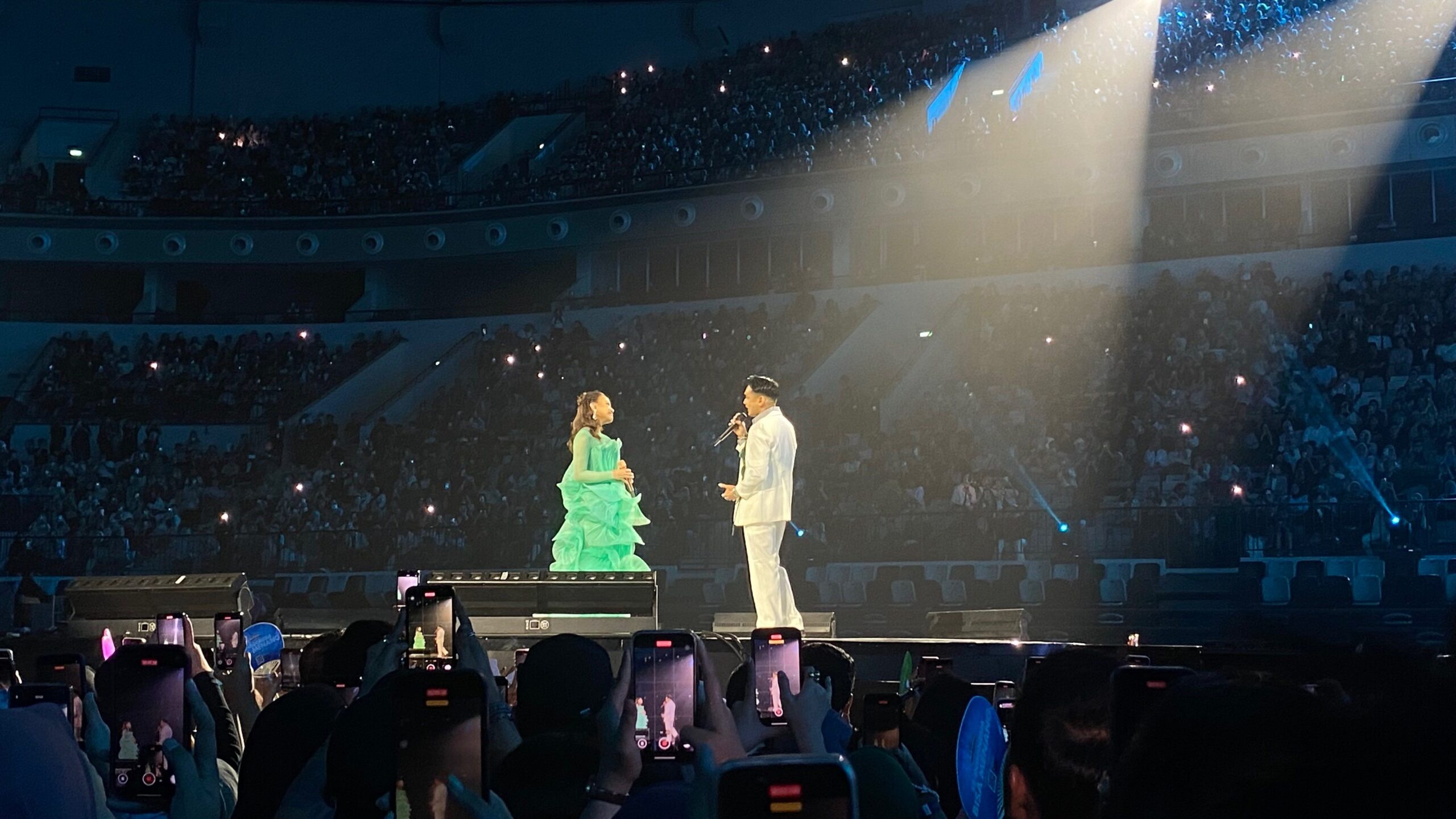 Bernadya, Afgan, hingga JKT48 Meriahkan Konser Rossa