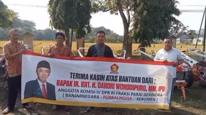 Darori Bantu Hand Traktor dan Pompa Air, Petani Purbalingga Bersyukur