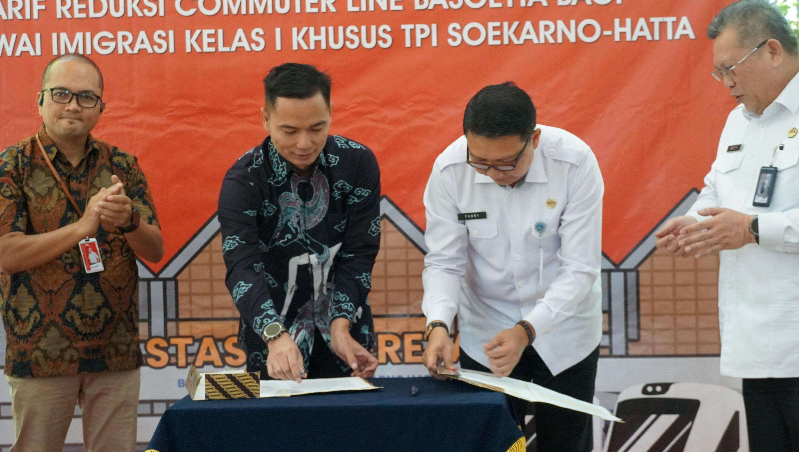 Pegawai Imigrasi Soetta Dapat Potongan Tarif Kereta Bandara