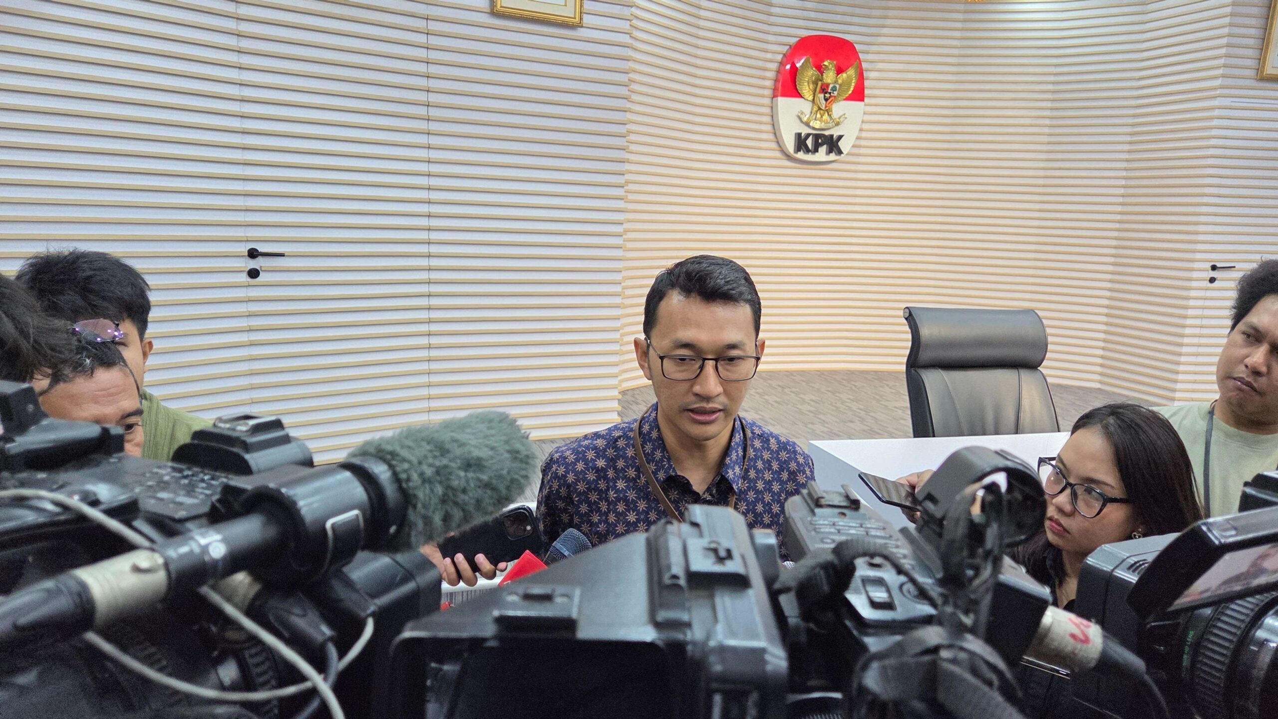 KPK Periksa WNA Korsel Herry Jung Terkait Dugaan Suap Terhadap Eks Bupati Cirebon Sunjaya