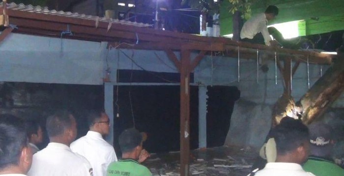 Polisi Bongkar Posko Ormas di Pasar Kramat Jati, Buru Preman Meresahkan