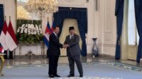 prabowo-menerima-kunjungan-kehormatan-presiden-senat-kerajaan-kamboja-samdech-akka-moha-sena-padei-techo-hun-sen-di-istana-mer-1746419785652_169 Presiden Prabowo terima kunjungan kehormatan Presiden Senat Kamboja