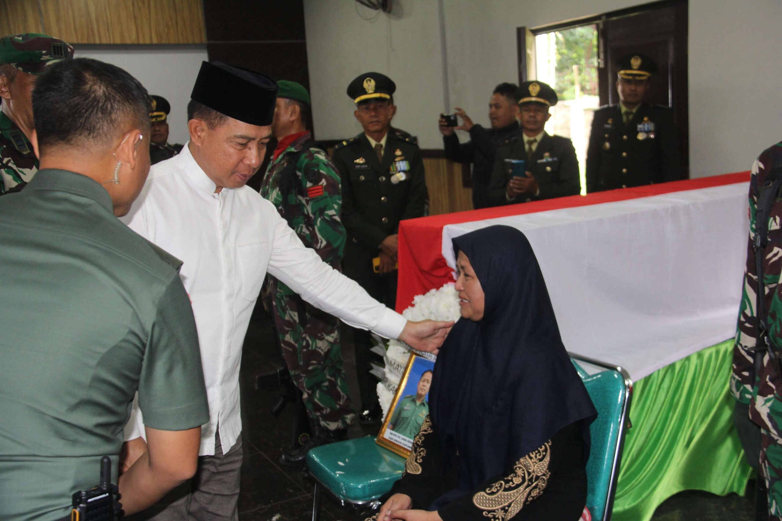 TNI Berikan Santunan-Beasiswa untuk Korban Ledakan Amunisi Garut
